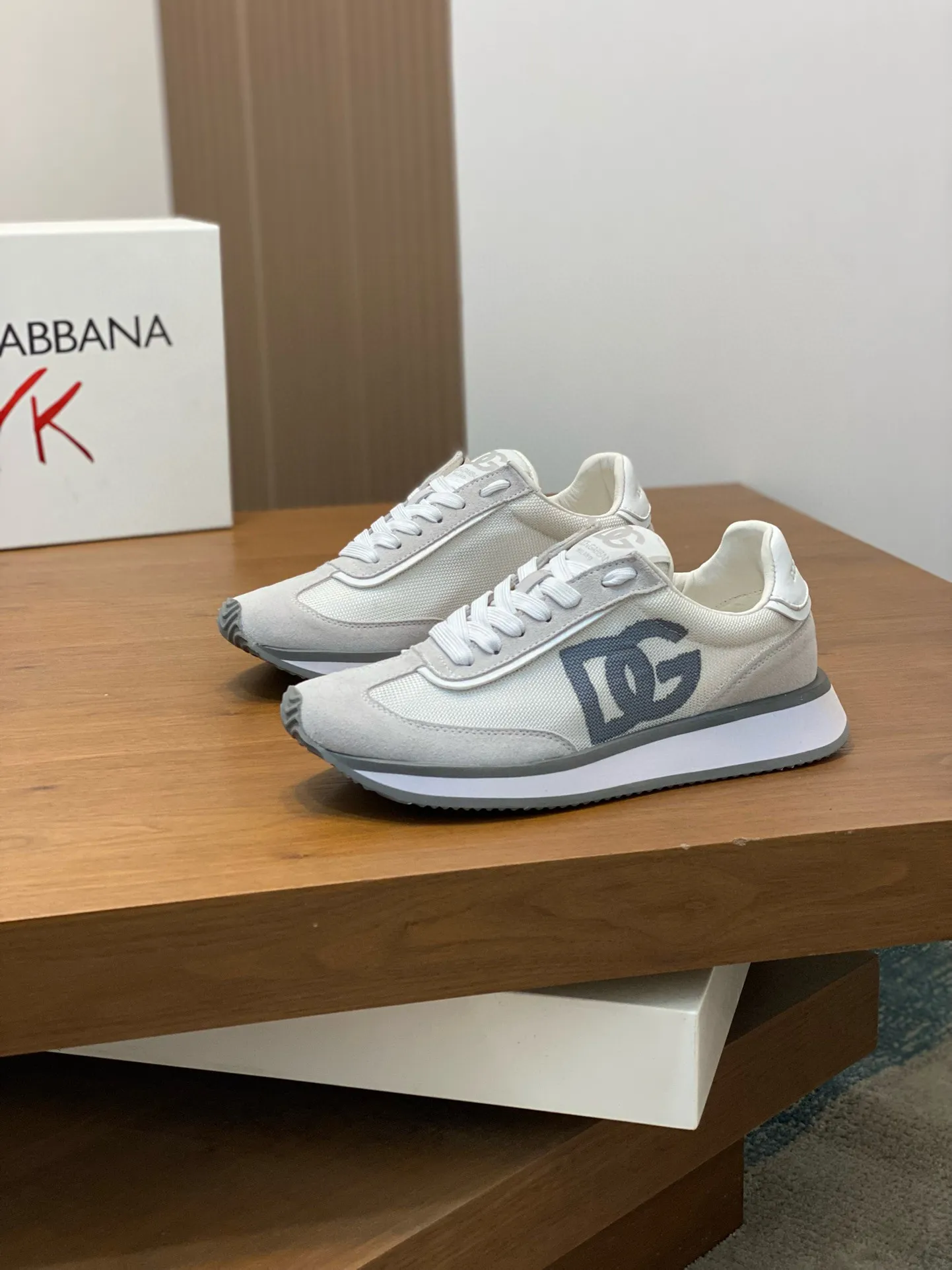 Factory price: 458💰••New products••Dolce&Gabbana••DG✔️High-end men's sports•casual shoes. Original goods from top counters. Original imported cowhide, multi-material splicing design ➕Imported cowhide lining, cowhide feet ➕Original TPR elastic outsole. Size: 39-44 (38, 45 customized)
